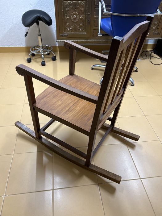 Vendo cadeira de madeira