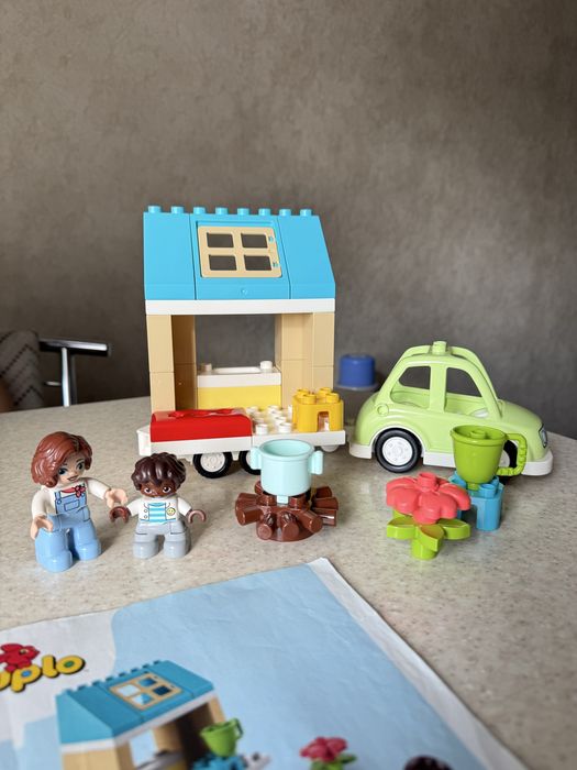 Конструктор Lego Duplo "Сімейний будинок на колесах"