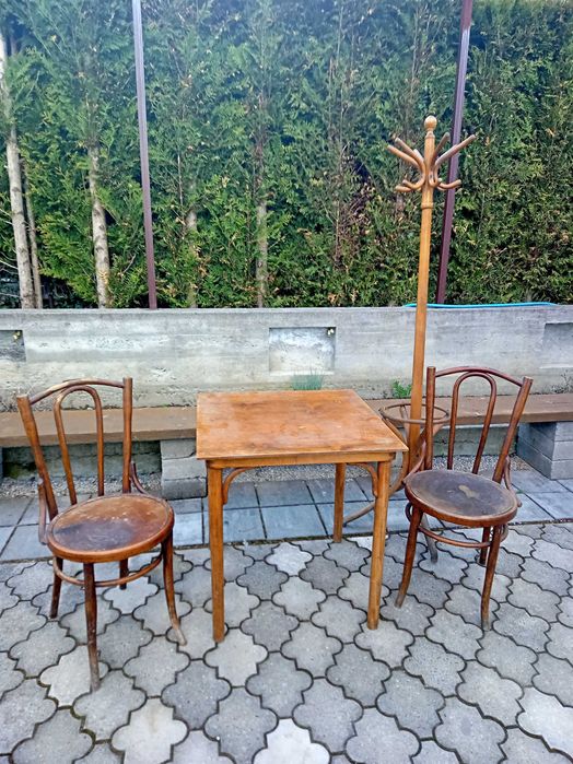 Stary wieszak, stół,  2 krzesła, komplet, Thonet, krzesło gięte