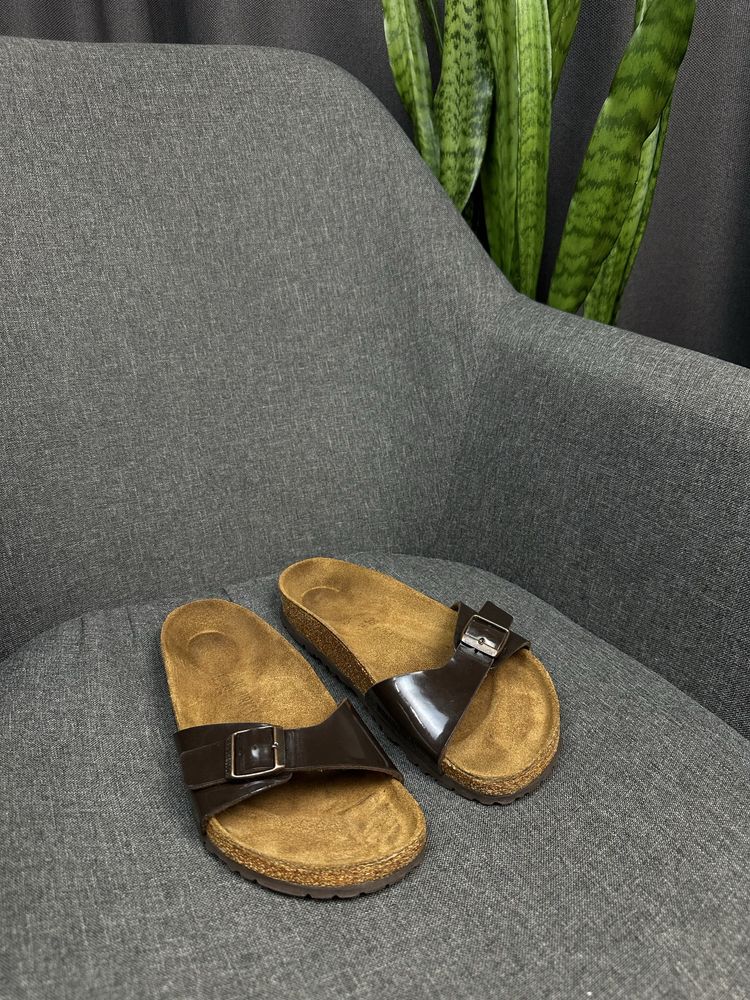 Оригінальні шльопанці birkenstock madrid birko-flor brown patent