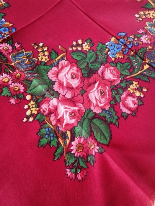 Хустки вовняні нові