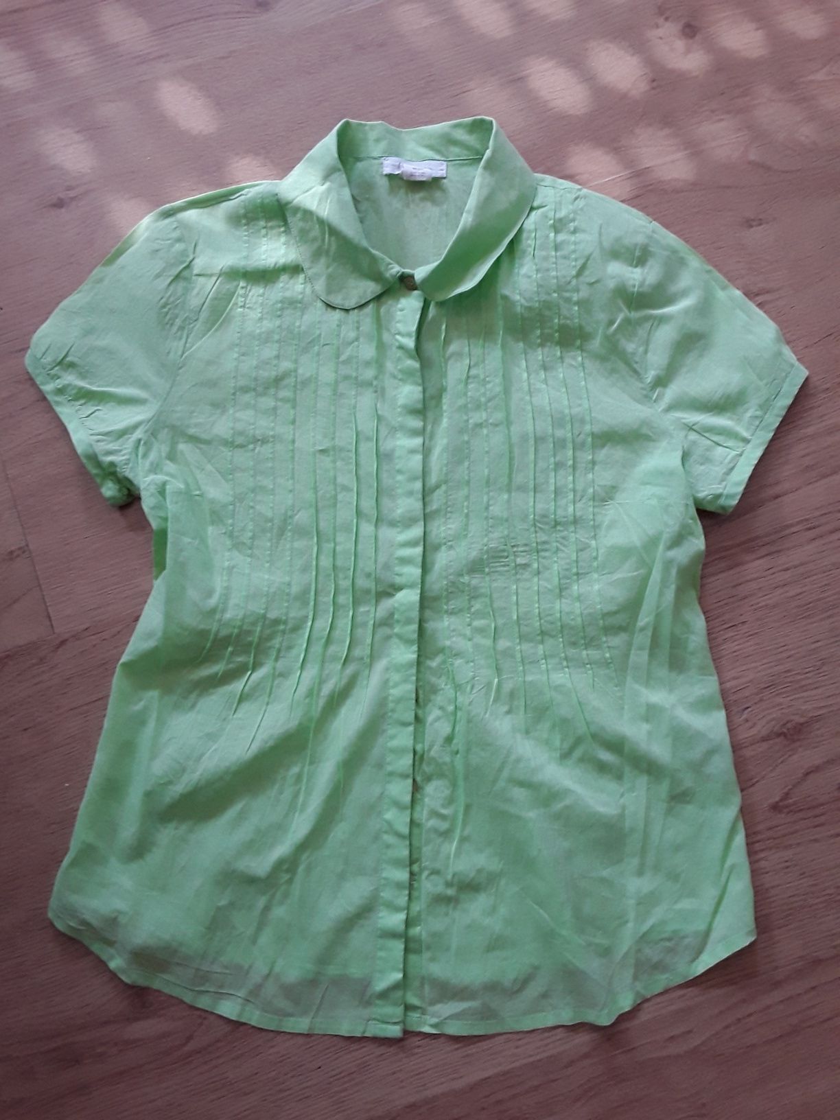 Camisa da Sfera tam. L em verde clarinho com detalhes vintage