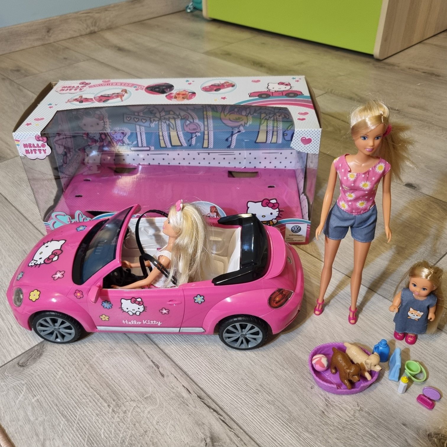 Lalka Steffi w kabriolecie VW Beetle Hello Kitty