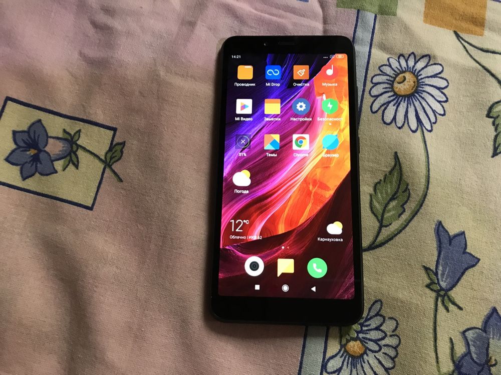 Xiaomi Redmi 6A, 2/16GB, 5.45 дюйма. В идеальном состоянии