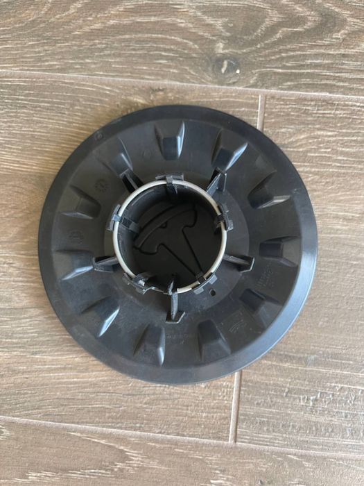 Колпак на Tesla 3 performance r20