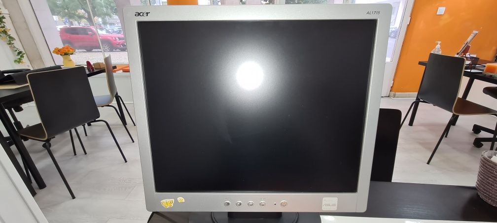 Monitor Acer modelo AL1715 cinza em bom estado
