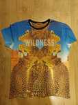 t shirt padrao selvagem azul e laranja e preto