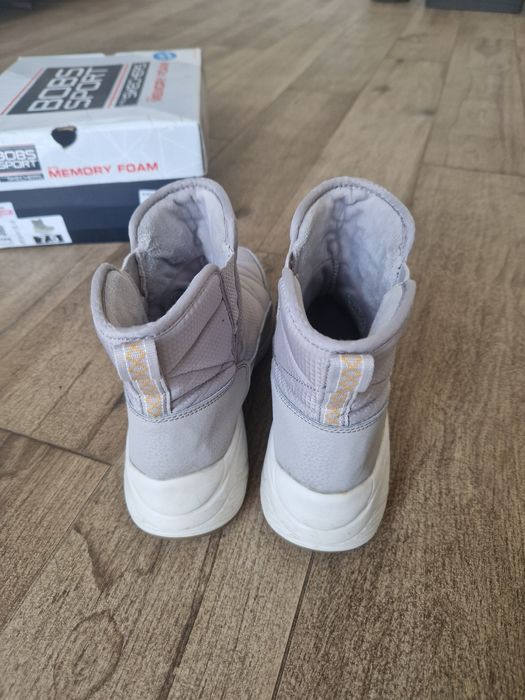 Зимові жіночі дутики чоботи  sketchers на  р.38