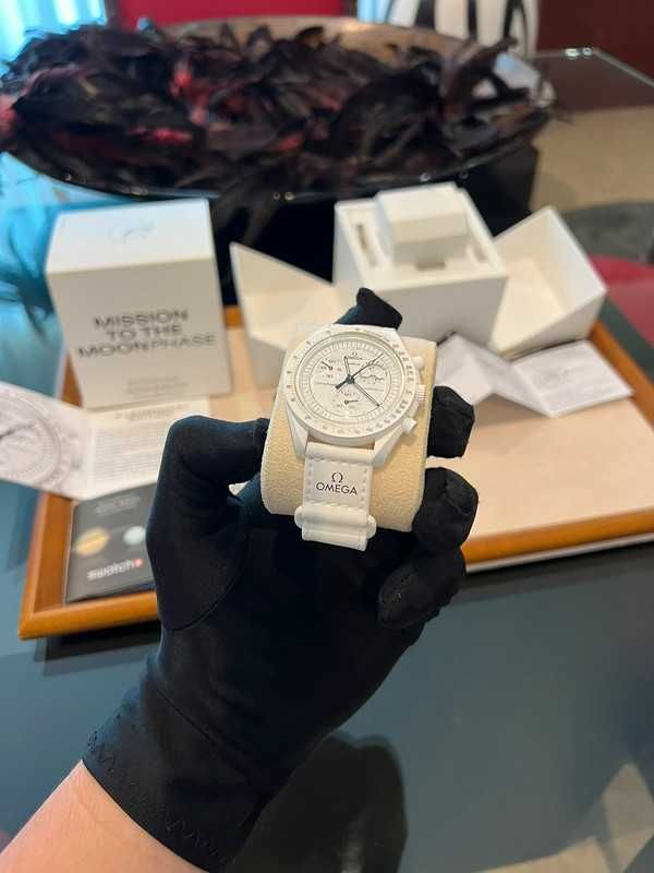 Nowy Omega x Swatch SO33W700 Snoopy - Kosmiczny model z biokeramiką