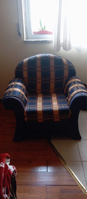 Poltrona azul e amarela