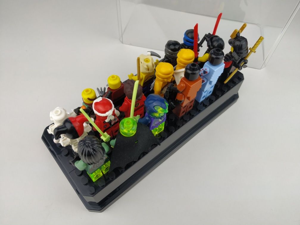 Figurki Lego + gablotka