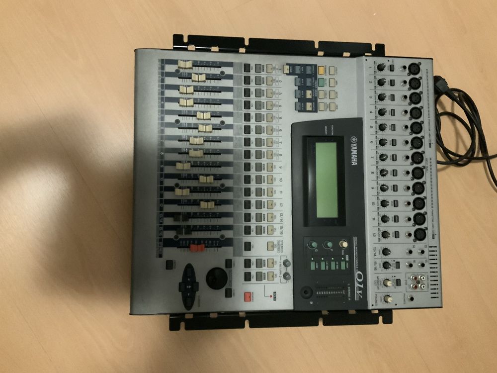 Mesa mistura digital Yamaha 01v