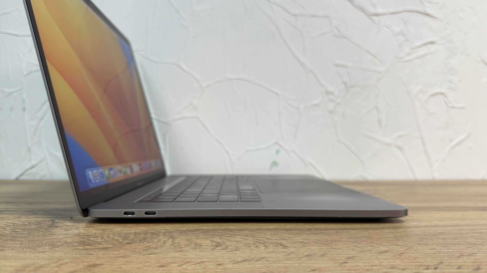 Apple MacBook Pro 15 A1707 – i7 3.1GHz, 16GB - 1TB SSD, Radeon Pro 560
