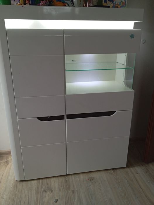 Kredens witryna IM 5 z oświetleniem