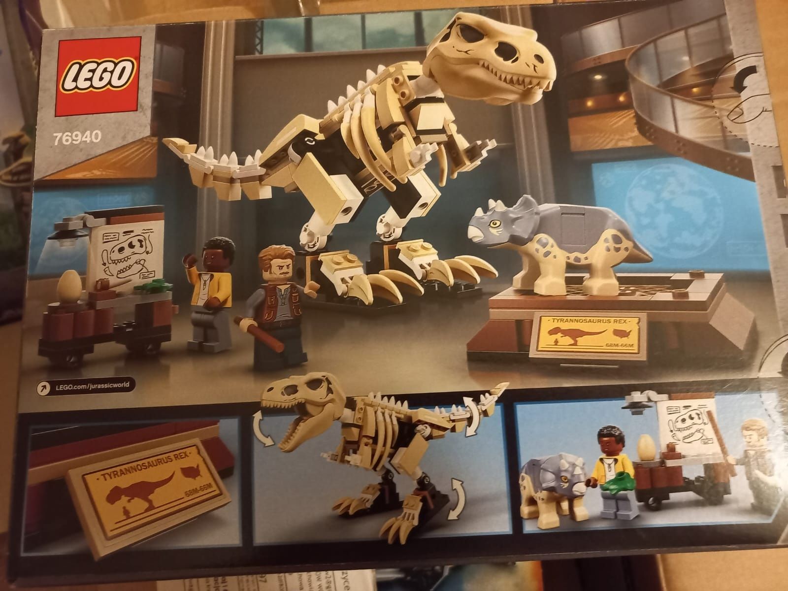 LEGO® 76940 Jurassic World - Wystawa skamieniałości tyranozaura