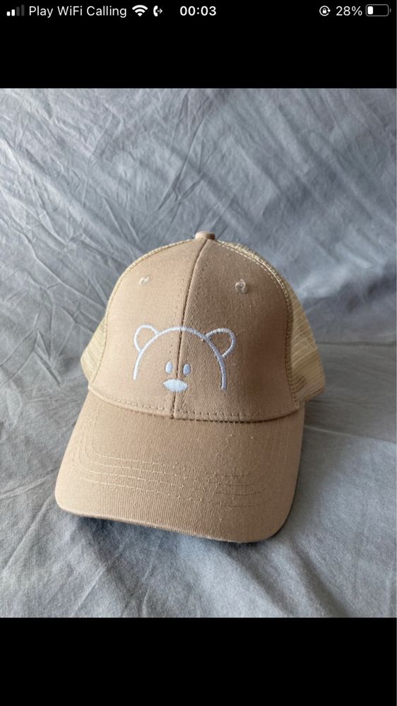 Bezowa nowa czapka dla dziecka