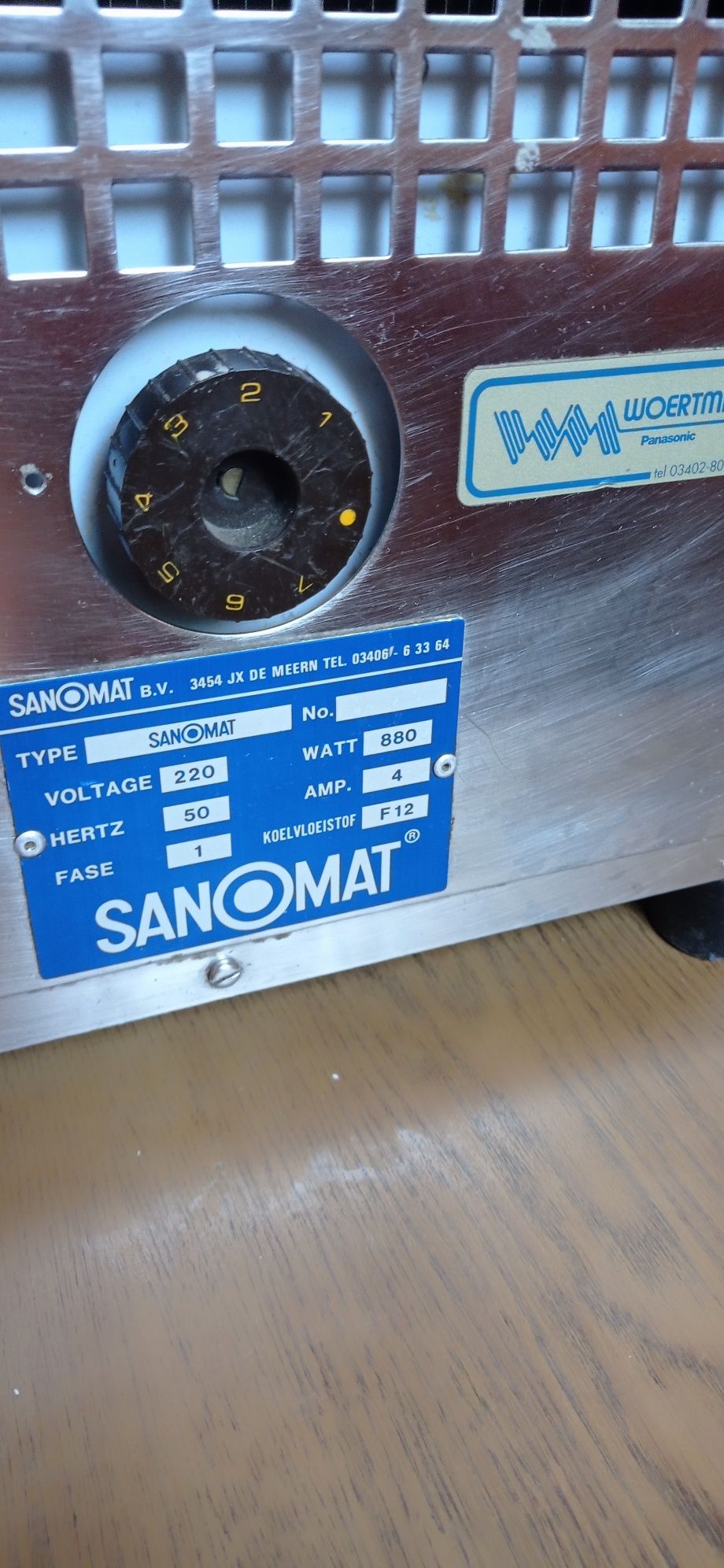 Atomat do bitej śmietany Sanomat
