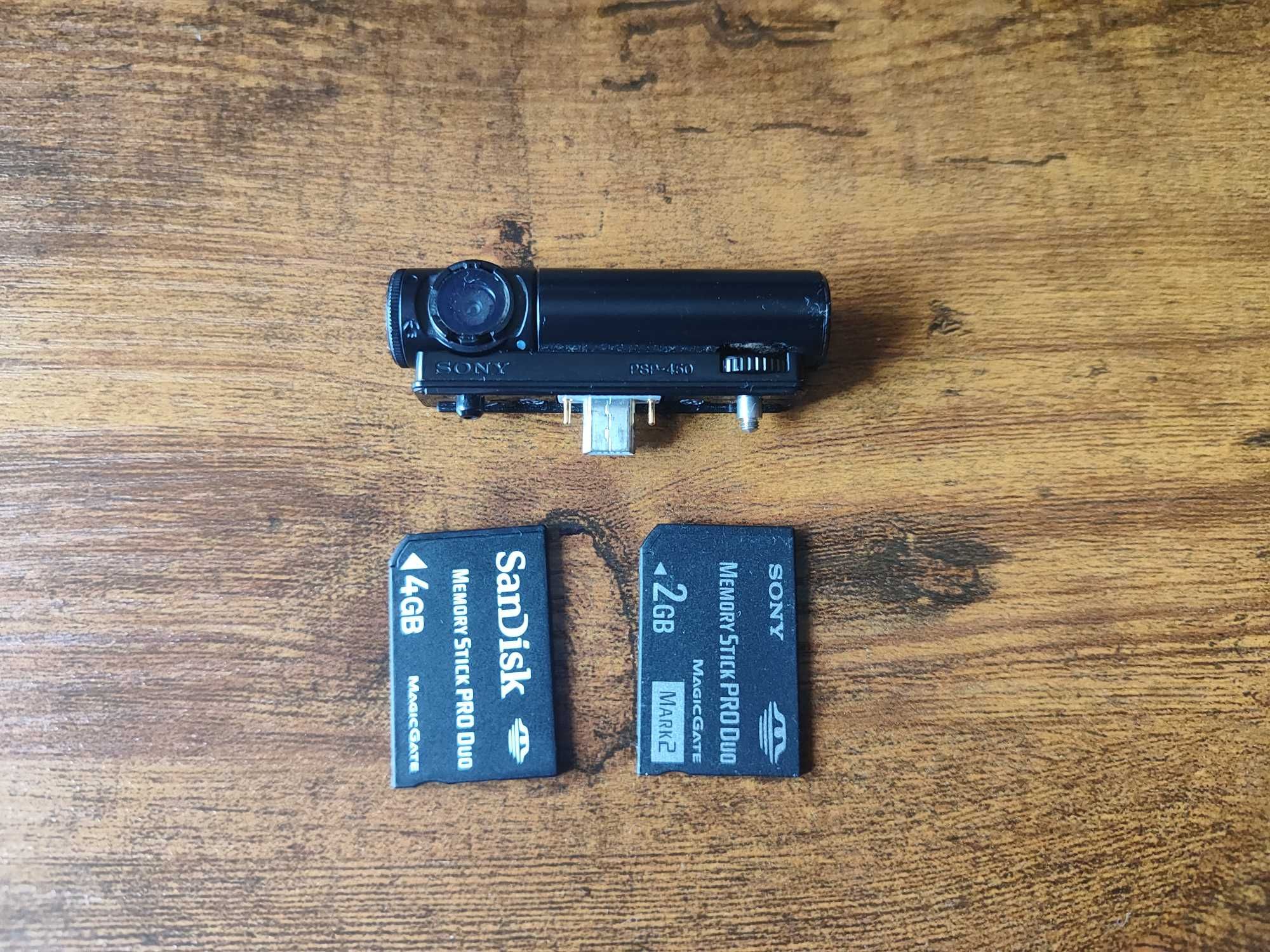 2 Consolas PSP Street E1004 (1 a funcionar e outra para peças)
