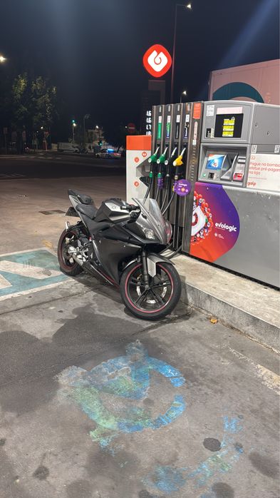 Yamaha yzf r125.