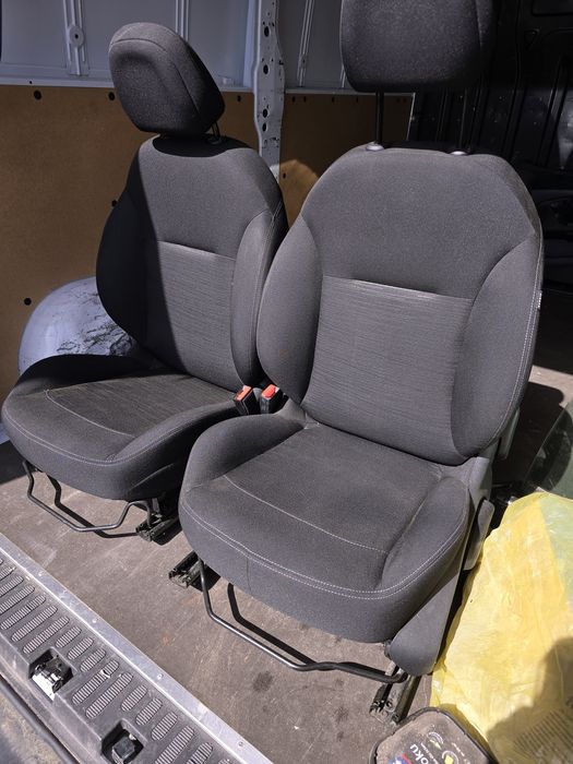 Fotele przód Peugeot 208 I
