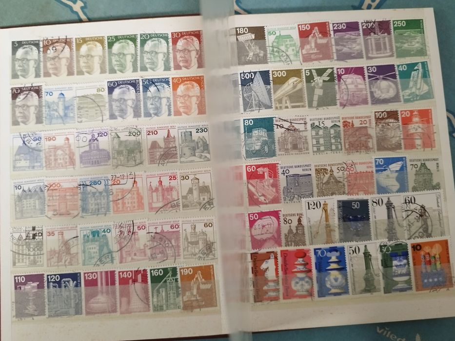 Classificador com 359 selos diferentes Berlim Ocidental