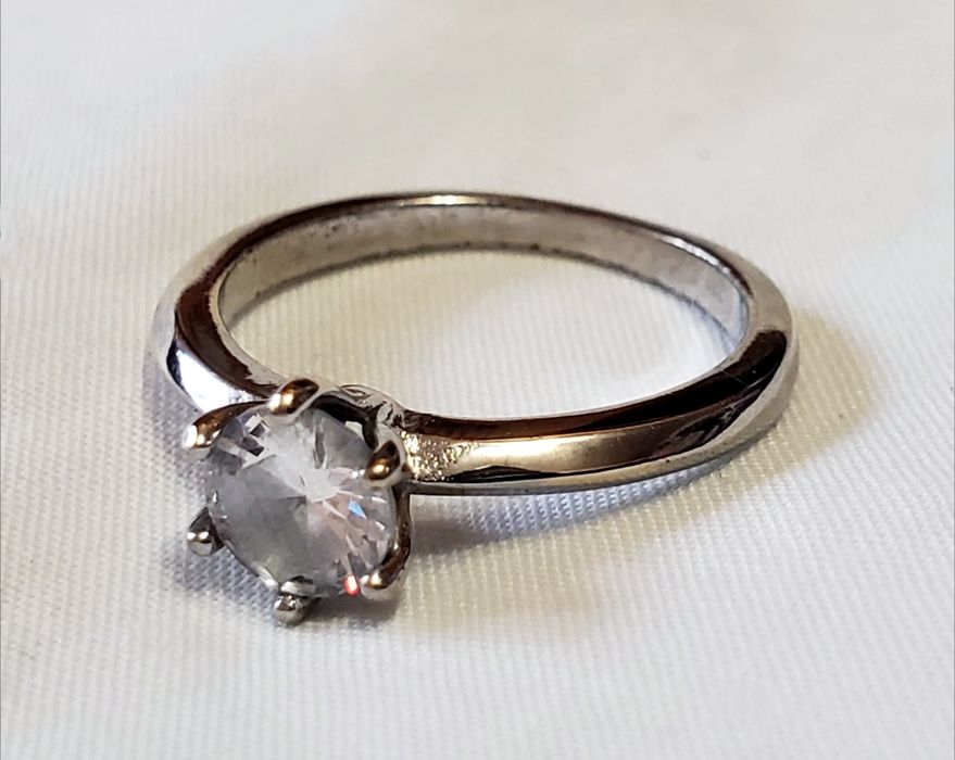 Женское кольцо с камнем в белом цвете 18к периода ссср