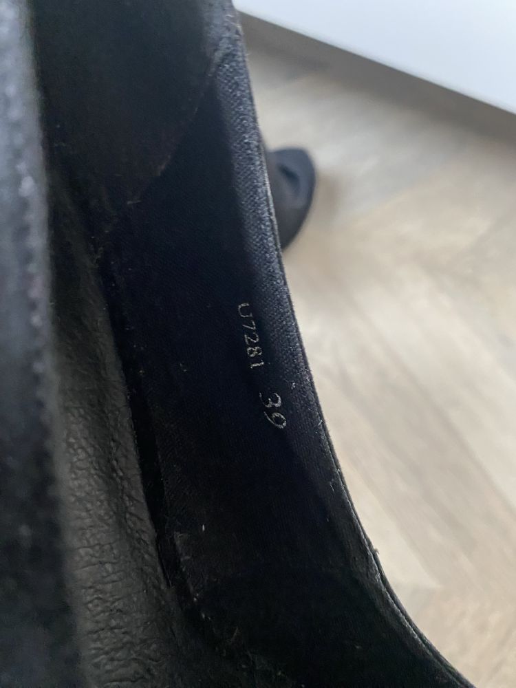 Szpilki, czółenka Reserved czarne, roz. 39