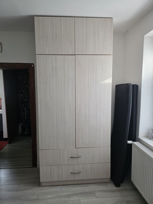 Sprzedam szafe wysoka robiona na wymiar 2szt.