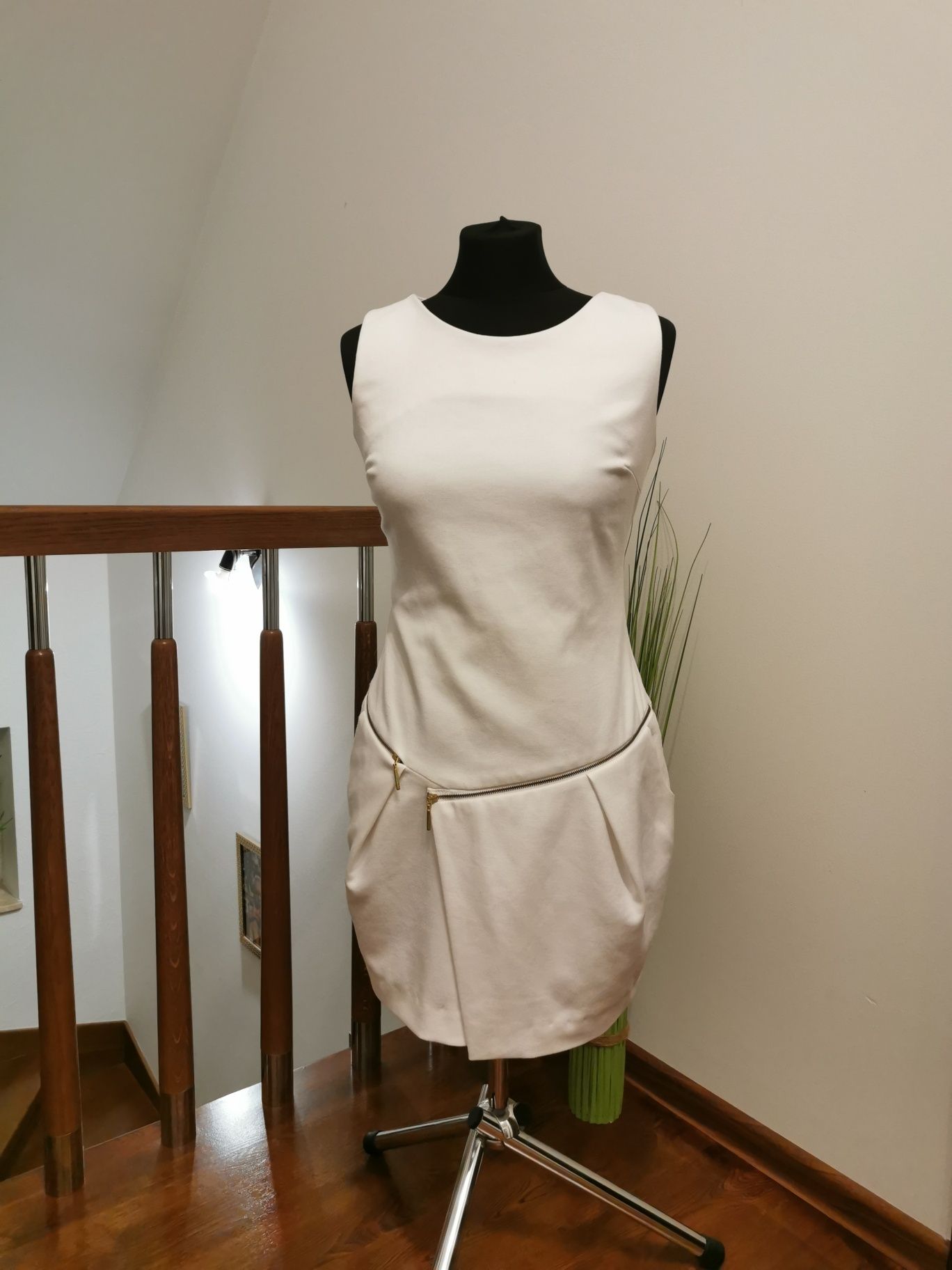 Biała sukienka Monitor roz 36