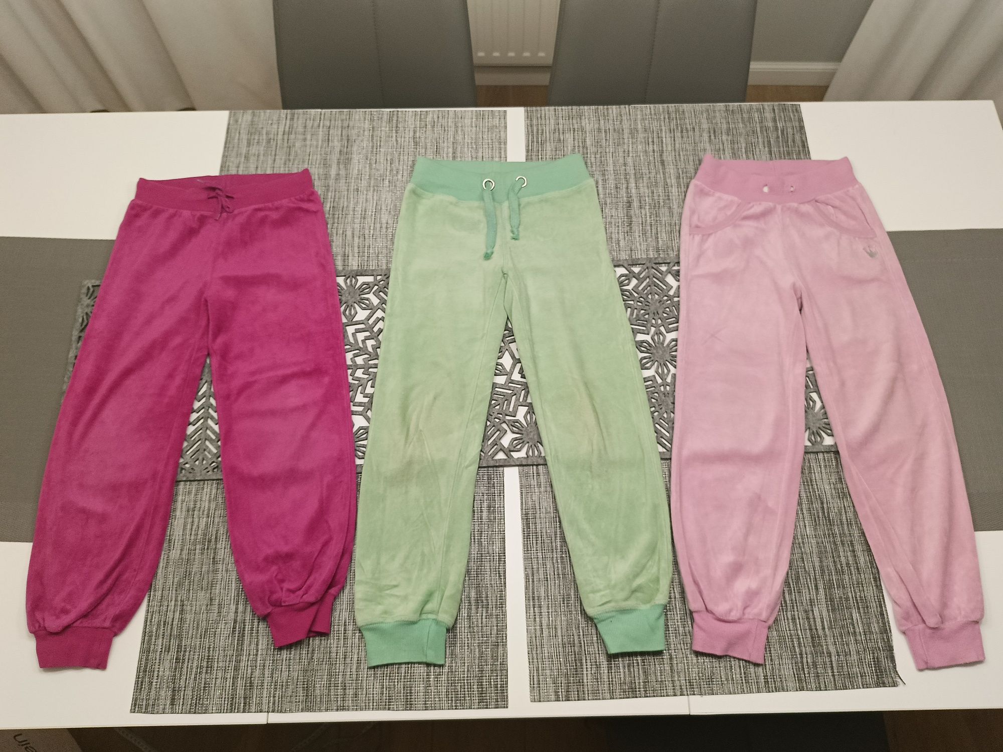 Zestaw 3 par spodni dresowych welurowych r. 116