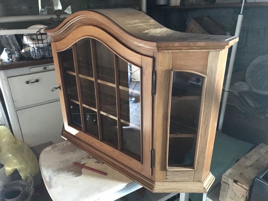 Szafka wisząca przeszklona