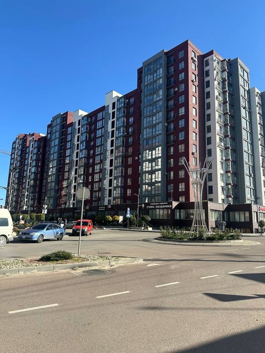 Продаж 1 км квартири поруч з центром