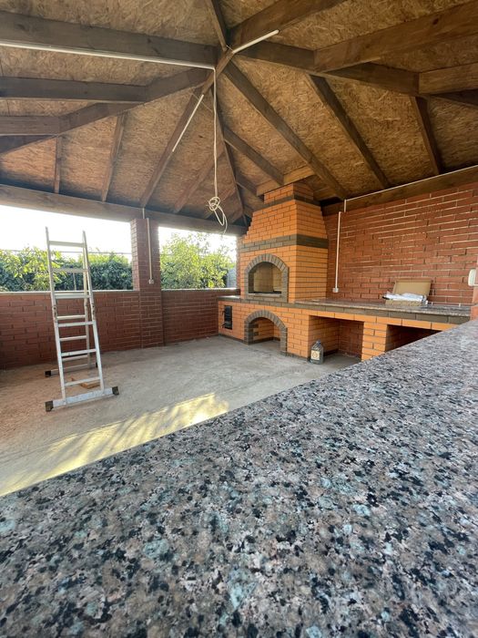 Строительные услуги. Укладка кирпича. Бетонные работы. Стяжка пола