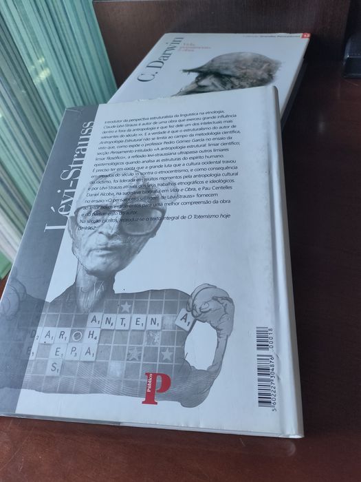 Lévi-Strauss volume encadernado coleção Grandes Pensadores do jornal