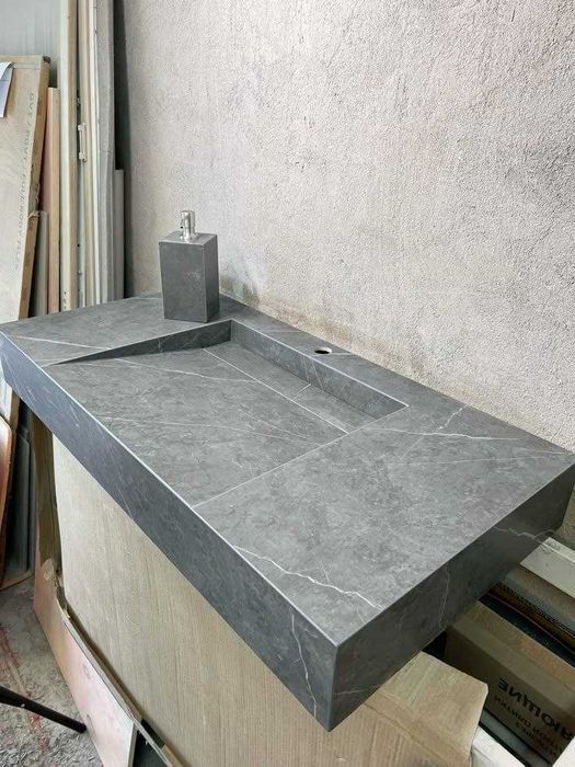 Столешницы, полки, мойки, декор из керамогранита. Вироби з каменю