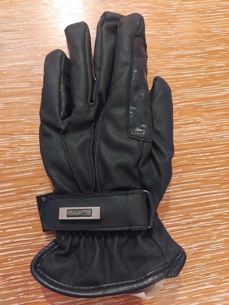Kask jeździecki i rękawiczki