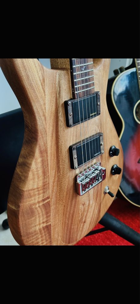 Guitarra de Luthier com EMG