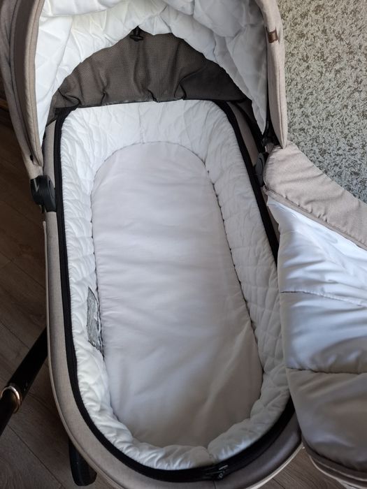Продам коляску 2 в 1 Carrello Epica