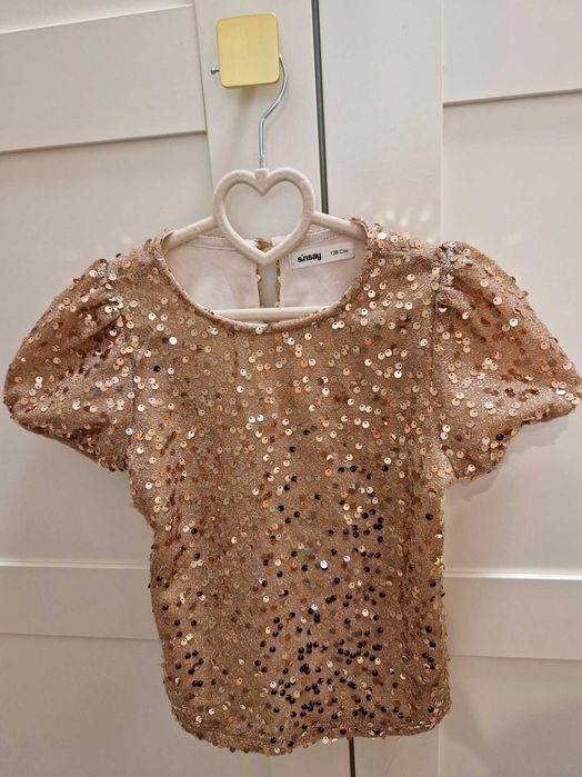 013. Bluzka złota cekinowa rozmiar 128