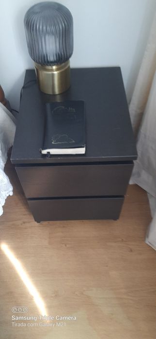 Mesa de cabeceira preta