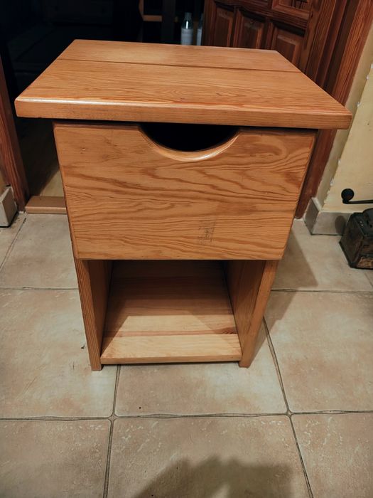 Szafki nocne sosnowe