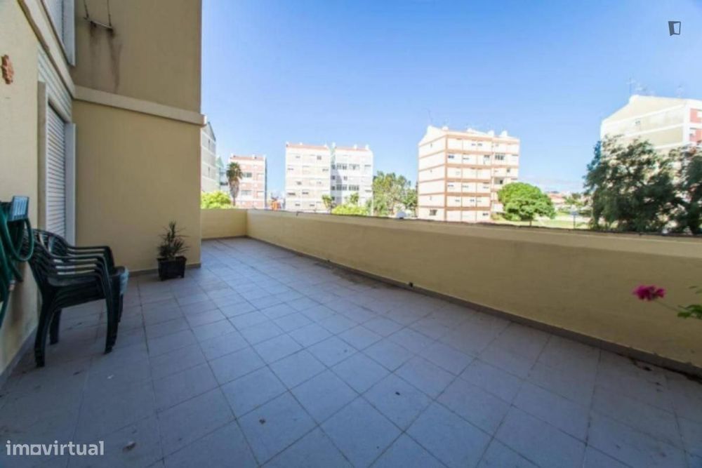 Quarto - localizado em Benfica Lisbon