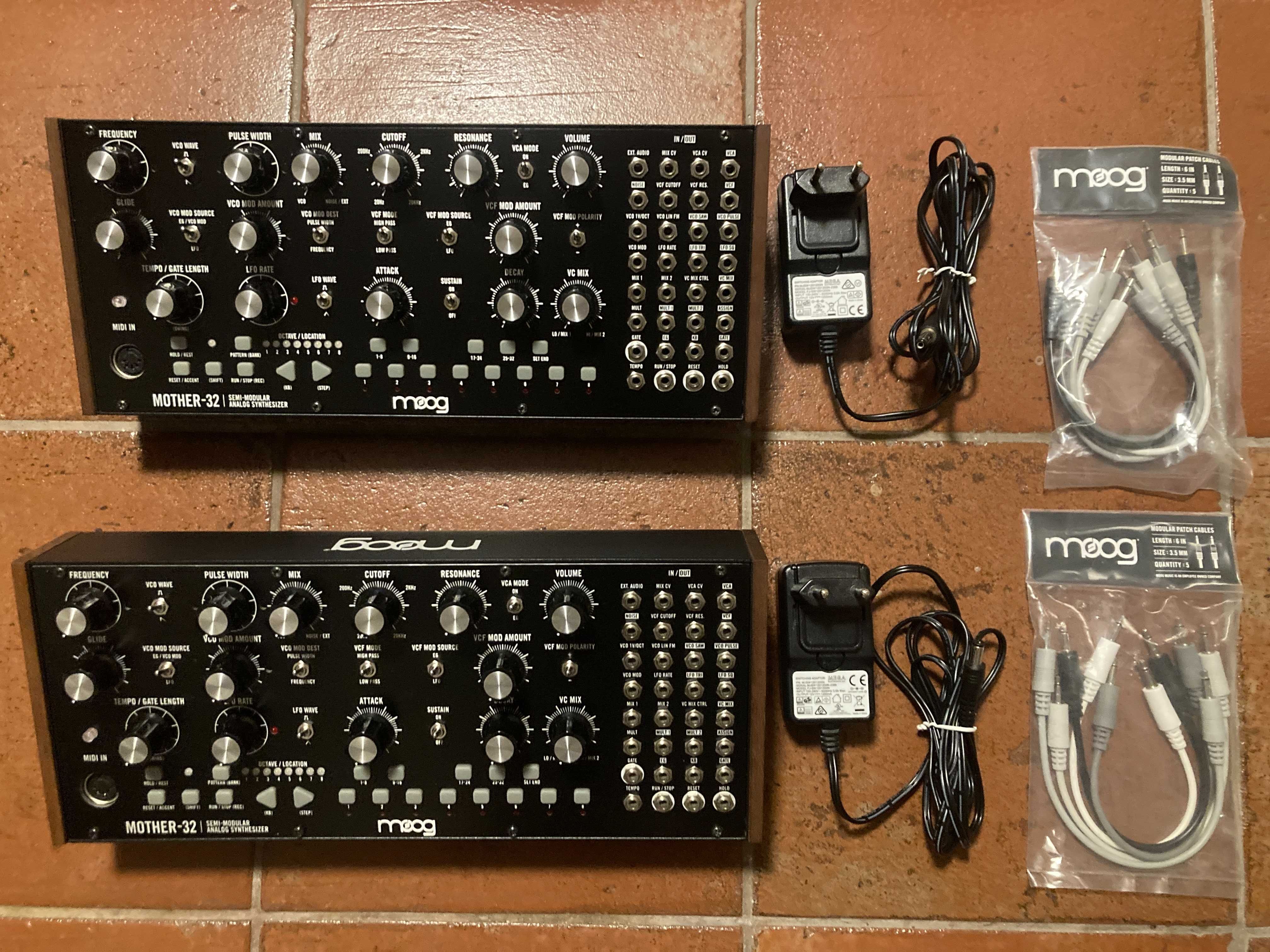 2x Moog Mother 32 sintetizador semi-modular