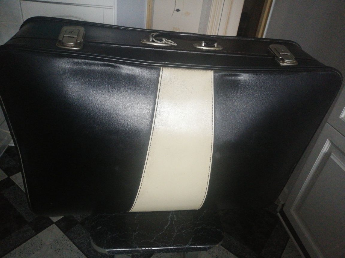 Skórzana stara walizka zamki sprawne
