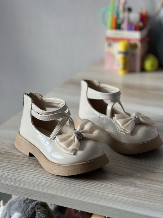 Туфлі для дівчинки стан ідеальний зручні та підійдуть на всято.