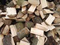 Drewno kominkowe opałowe układane na aucie możliwość pomiaru dąb buk
