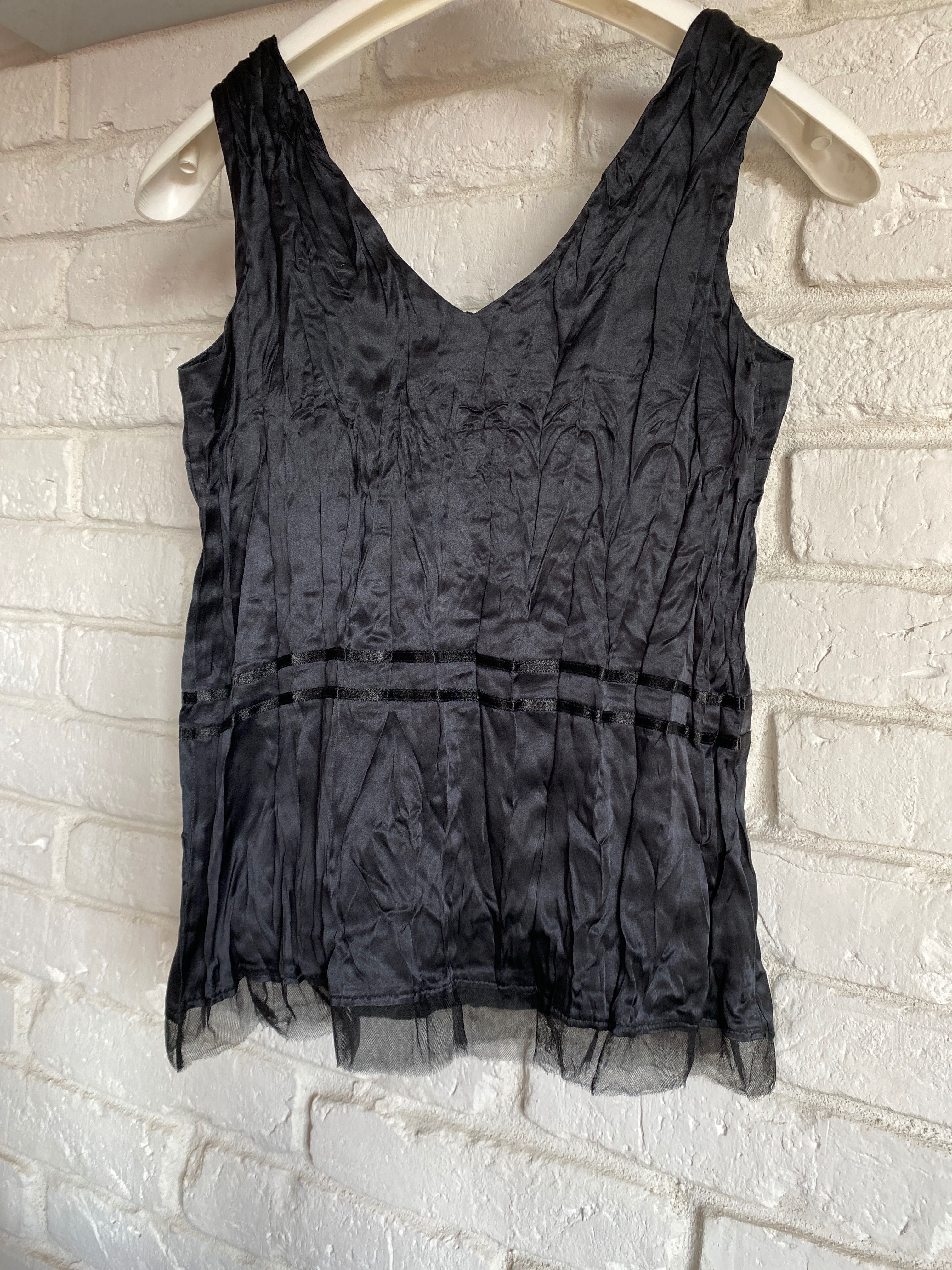 Czarny jedwabny top SIMPLE