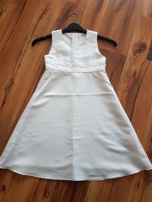 Śliczna biala sukienka rozm.128-134