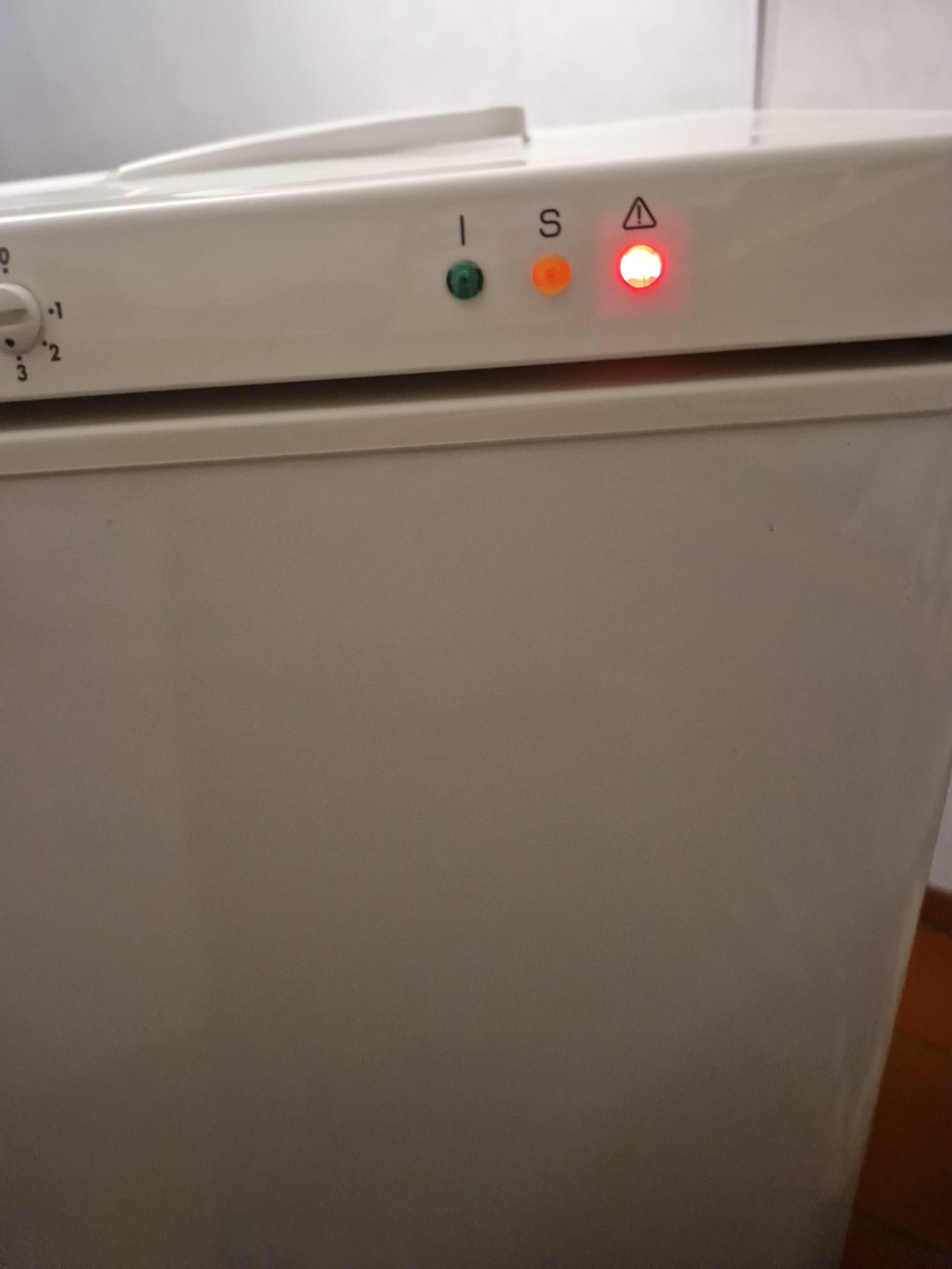 Arca congeladora vertical Zanussi ZV180R