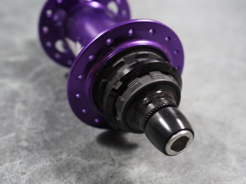 piasta Tanke Dirt 135x10mm, mocna, głośna, 32H, na maszynach